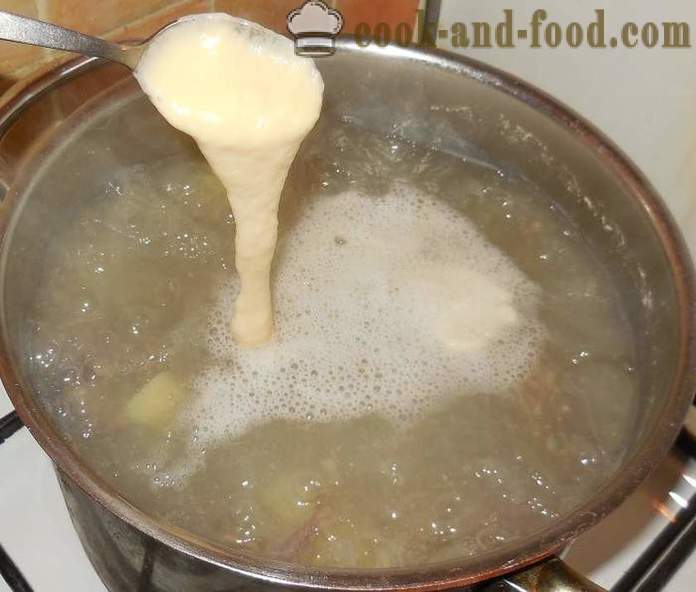Zupa ar klimpām, kas gaļas buljonā - kā padarīt pelmeņi olas un miltus - soli pa solim recepšu fotogrāfijas