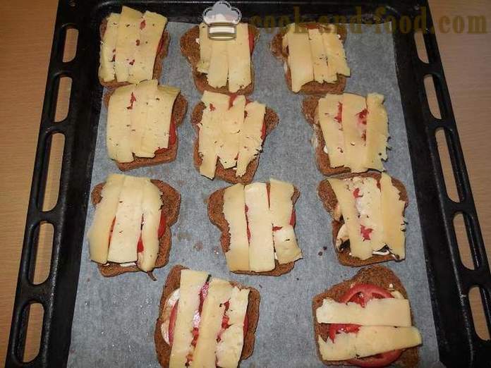 Gardi karstie sviestmaizes ar sēnes sēnēm - recepte karstā sviestmaizes cepeškrāsnī - ar fotogrāfijām