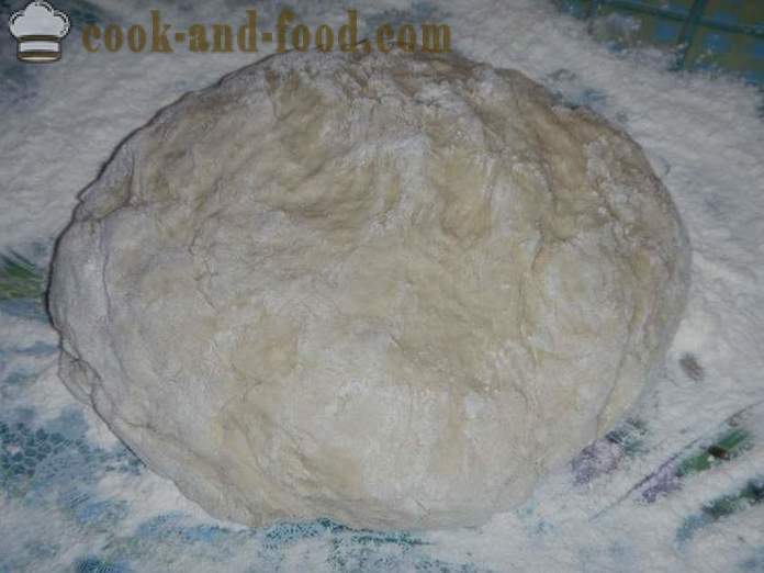 Rauga kūkas ar ķiršiem cepeškrāsnī - soli pa solim recepte rauga mīklu pīrāgiem ar sausā rauga (ar fotogrāfijām).