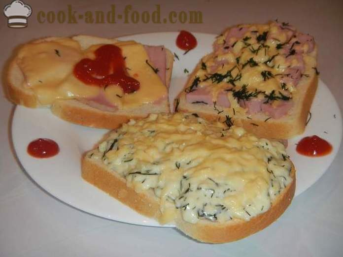 Vienkāršas receptes karstā sviestmaizes ar sieru un desu steigā