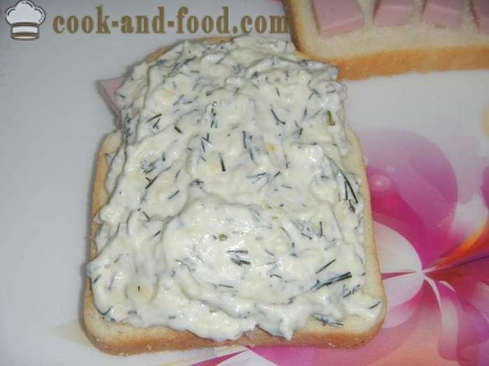 Vienkāršas receptes karstā sviestmaizes ar sieru un desu steigā