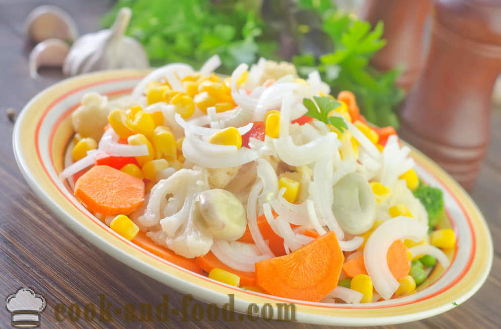 4 recepte salāti no kukurūzas un zaļajiem zirnīšiem