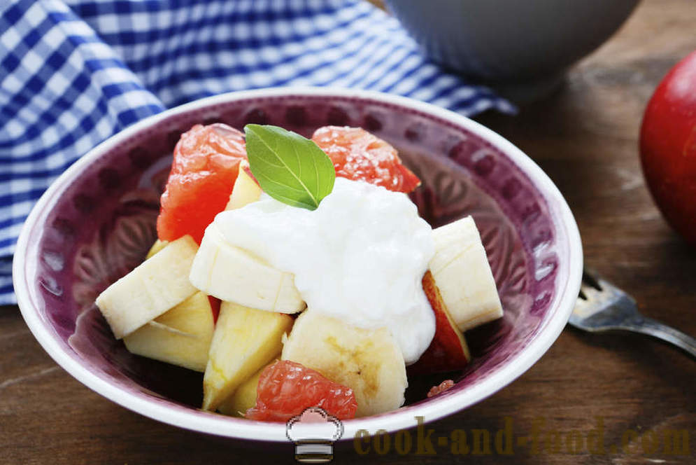 Excellent brokastis: augļu salāti ar jogurtu